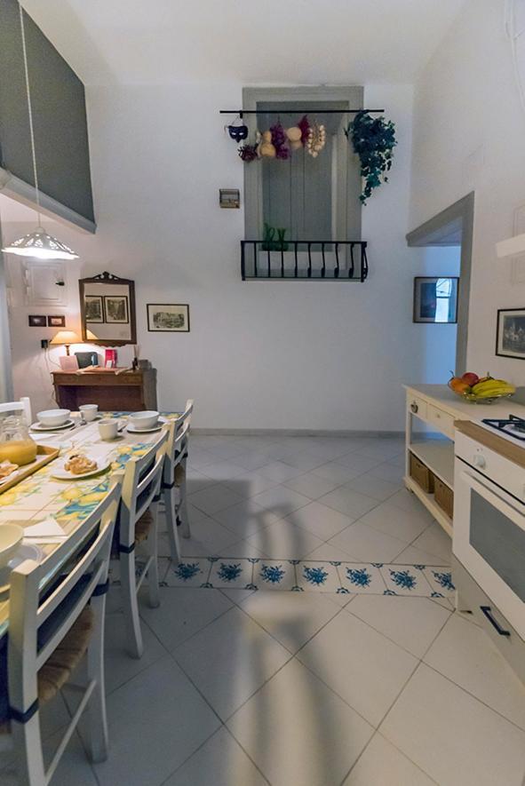 La Casa Napoletana Bed & Breakfast Napoli Bagian luar foto